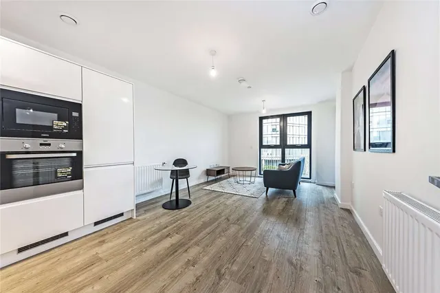 Lakeside Drive, London, NW10 7GS, photo 1
