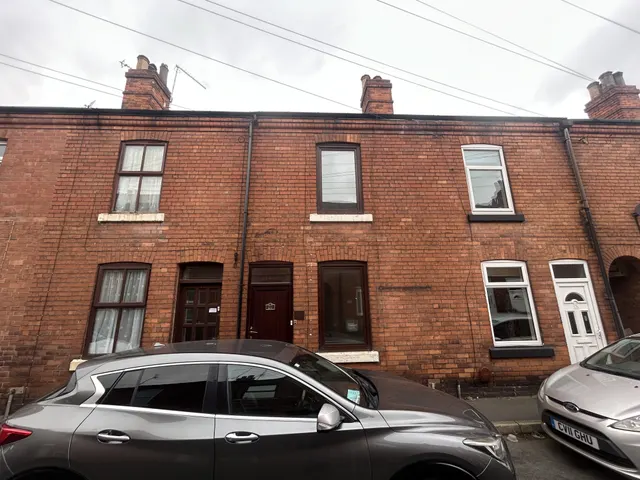 Beehive Street, DN22, photo 1
