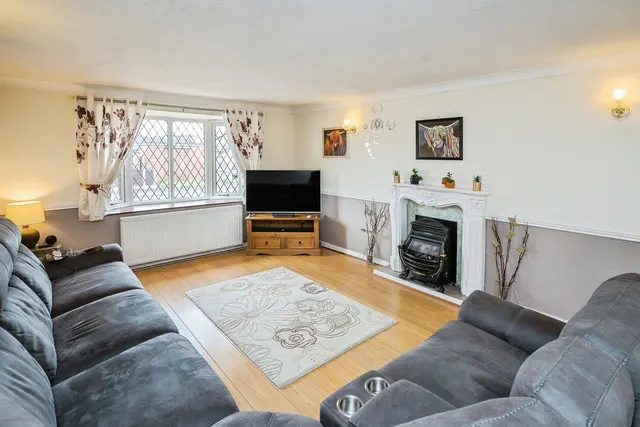 Marlwood Place, Broughton, CH4, photo 2