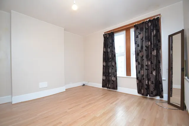 Photo 2 — Courthill Road, Lewisham, SE13