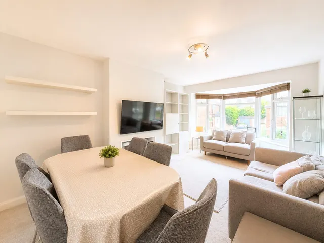 Sterling Avenue, Edgware, HA8, photo 3
