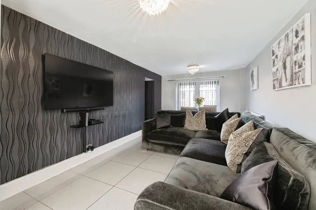 Photo 2 — Methersgate, Basildon, Essex, SS14