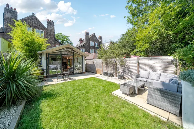 Photo 3 — Valley Road, Streatham, London, SW16