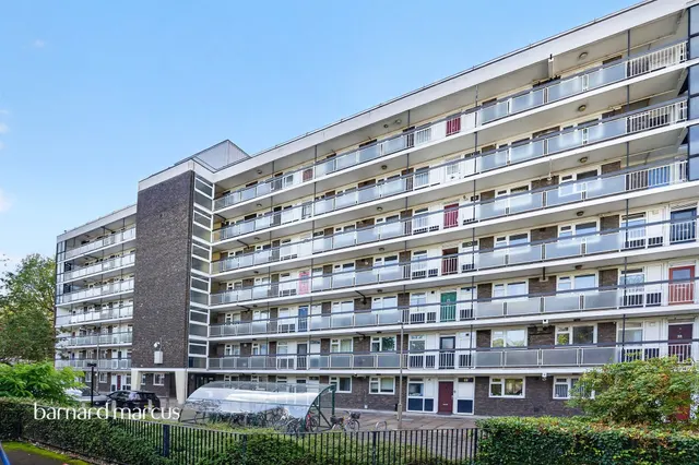 Watford Close, London, SW11, photo 1