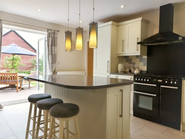 Photo 2 — Leasowes House, Rodington SY4 4QS