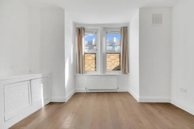 Belton Road, London, NW2, photo 2