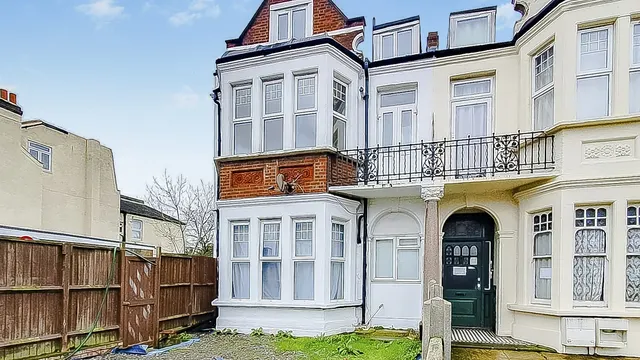 London Road, THORNTON HEATH, Surrey, CR7, photo 1