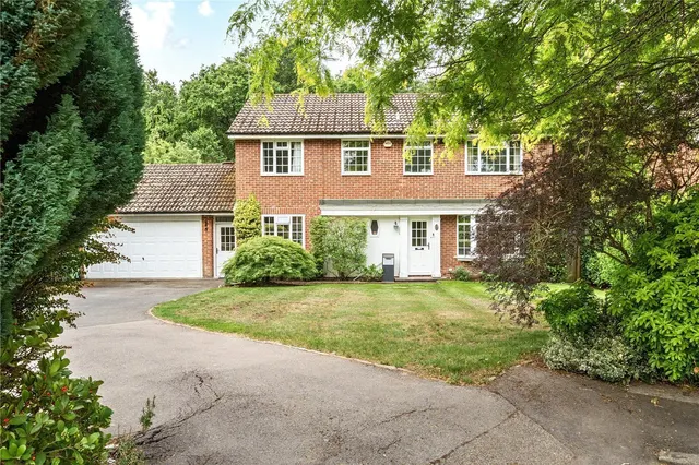 Dean Close, Pyrford, GU22, photo 1