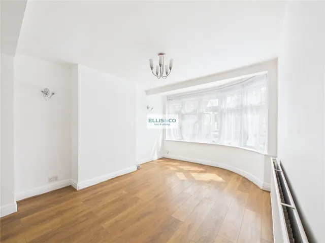 Felbridge Avenue, Stanmore, HA7, photo 2