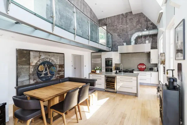 Bishopsgate Road, Englefield Green, TW20, photo 3