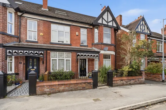Beechwood Avenue, Romiley, SK6, photo 1