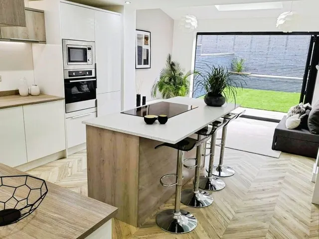 Photo 2 — Ravensknowle Road, Huddersfield, West Yorkshire, HD5