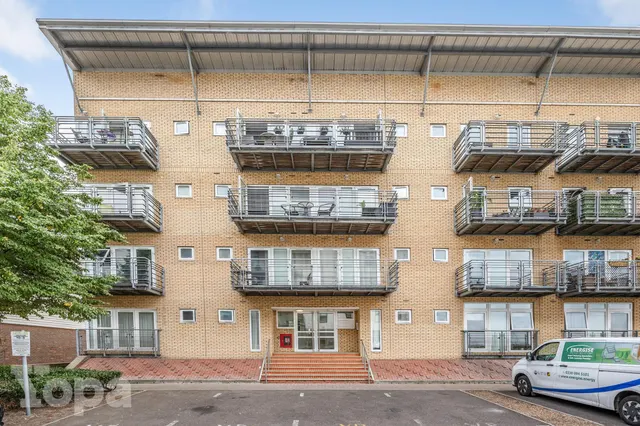 Carmichael Avenue, Greenhithe, DA9, photo 1