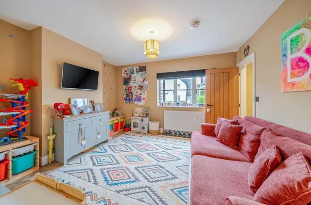 Weydon Hill Road, Farnham, GU9, photo 3