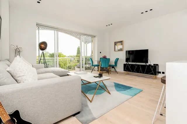 Kew Bridge Road Brentford TW8, photo 1