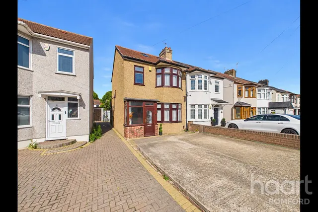 Lilac Gardens, Romford, RM7, photo 1