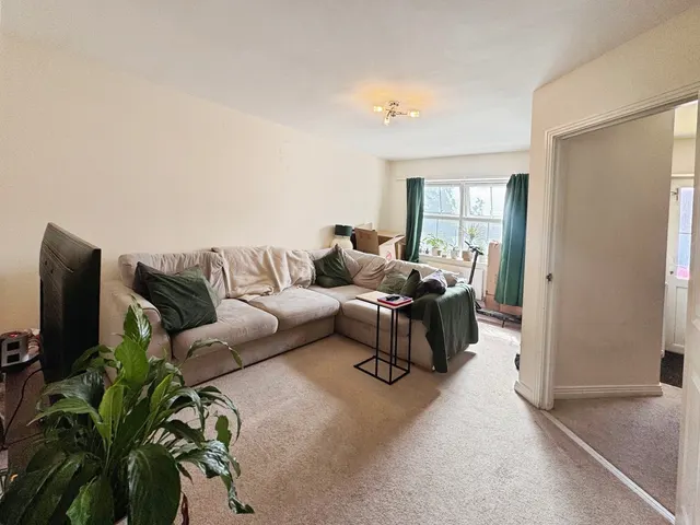 Photo 2 — Honington Mews, Farnborough, Hampshire, GU14 6FJ