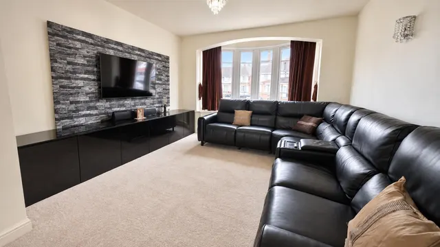 Ashburton Avenue, Seven Kings, IG3, photo 2
