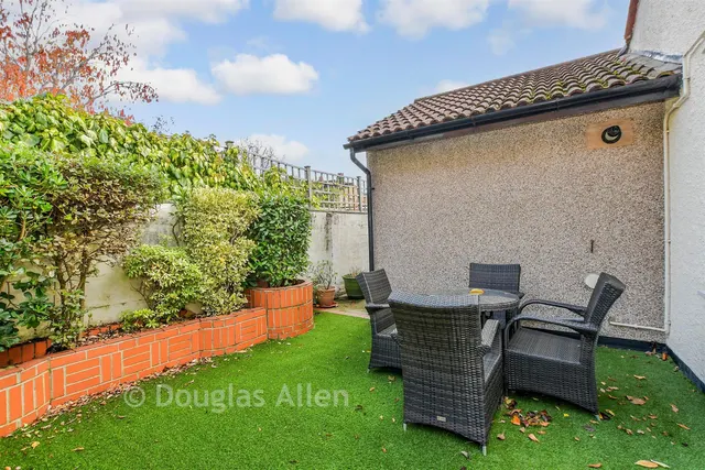 Grange Avenue, Woodford Green, IG8, photo 2