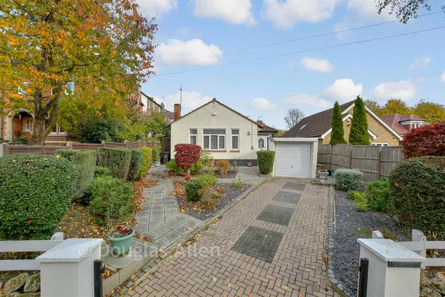 Grange Avenue, Woodford Green, IG8, photo 1