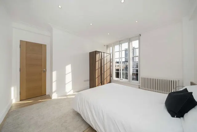Photo 3 — Forset Court, London