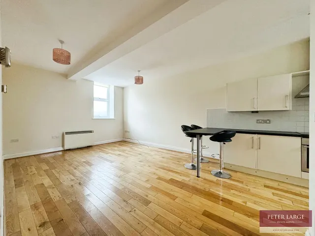 83-84 West Parade, Rhyl, Denbighshire, LL18 1HX, photo 1