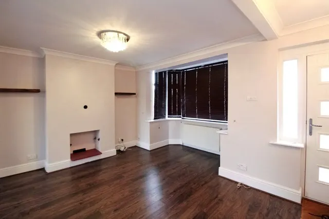 Photo 3 — Kingsmead Avenue, Romford, Essex, RM1