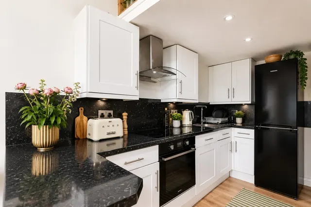 Wandsworth Road, London, SW8, photo 2