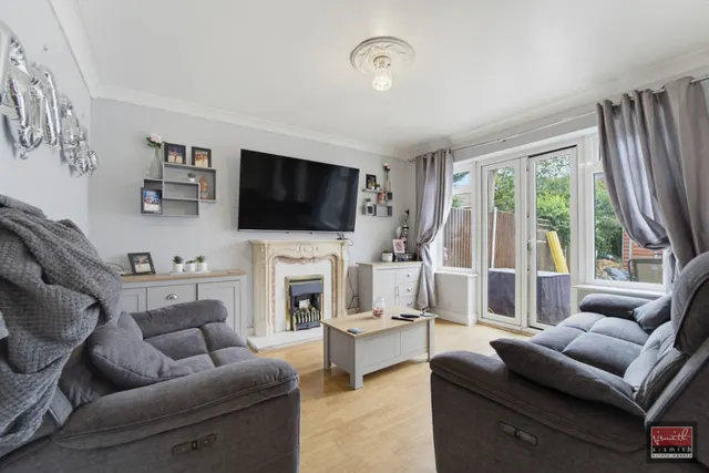 Percy Bryant Road, Sunbury-on-Thames, photo 2