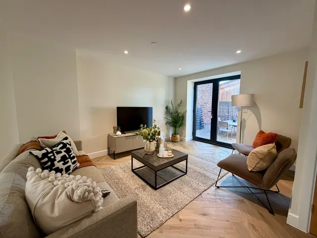 High Street, Ewell, KT17, photo 2