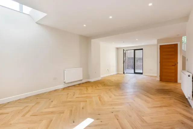 High Street, Ewell, KT17, photo 3