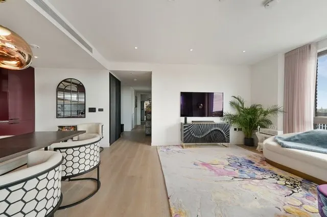 Embassy Gardens, SW11, photo 2