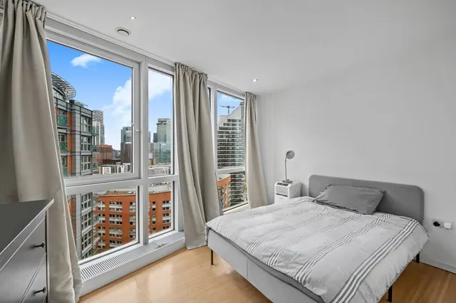 Fairmont Avenue, London, E14, photo 1