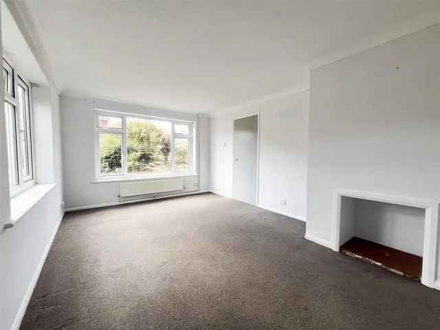 Photo 2 — Grange Close, Horam, Heathfield, TN21 0EG