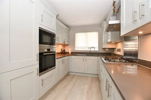 Woodfield Place, Binfield, RG42, photo 3