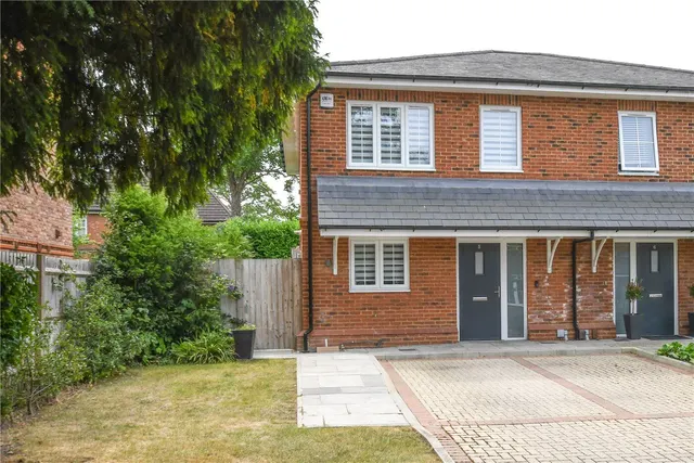 Woodfield Place, Binfield, RG42, photo 1