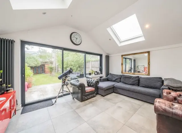 Photo 3 — Dancer Road, Kew, TW9