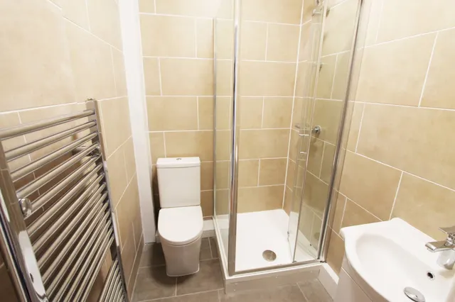 Greenford Road, Greenford, UB6, photo 2