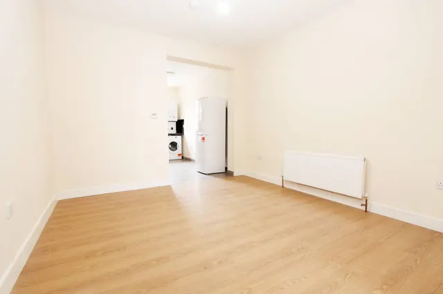 Greenford Road, Greenford, UB6, photo 3