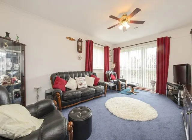 Photo 2 — Copley Close, Hanwell, W7