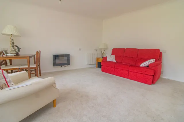Photo 2 — Hendon Grange, Leicester, 420 London Road, LE2 2PY