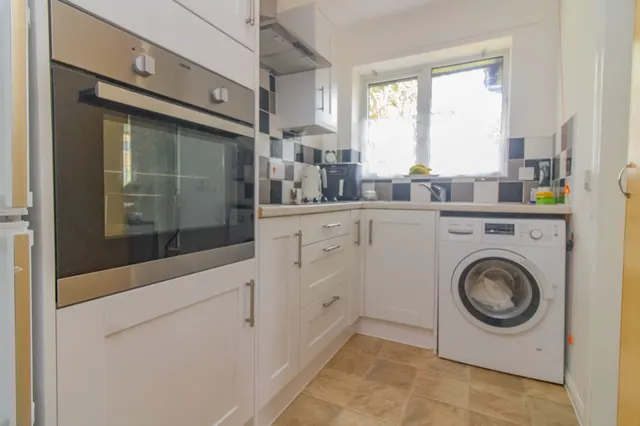 Photo 3 — Hendon Grange, Leicester, 420 London Road, LE2 2PY