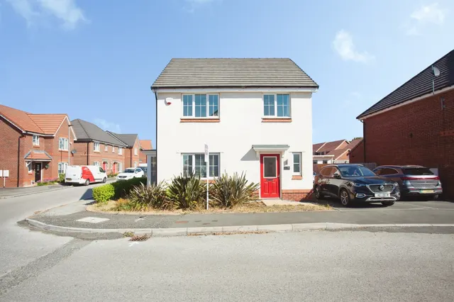 Rosefinch Road, Goldthorpe, S63, photo 1