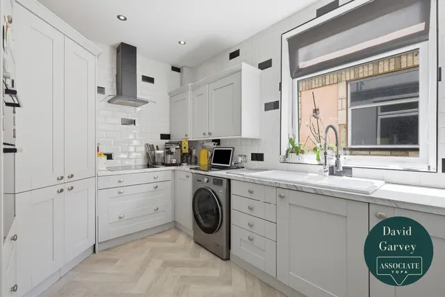 Heather Drive, Romford, RM1, photo 2