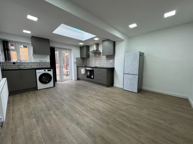 Kinsdale Drive, Leicester, LE5, photo 2