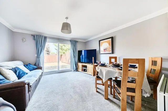 Grenadier Gardens, Thatcham, RG19, photo 3