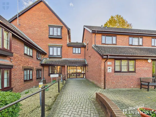 Churchill Court, Beaconsfield Road, Aylesbury, HP21 7RQ, photo 1