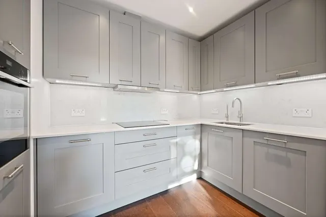 Sinclair Road, London, W14, photo 3