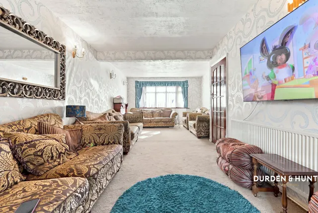 Wensleydale Avenue, Clayhall, IG5, photo 3