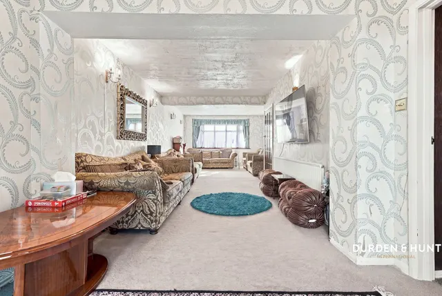 Wensleydale Avenue, Clayhall, IG5, photo 2